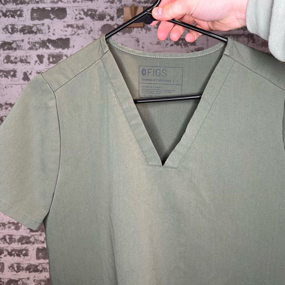 Figs | women olive green scrub top